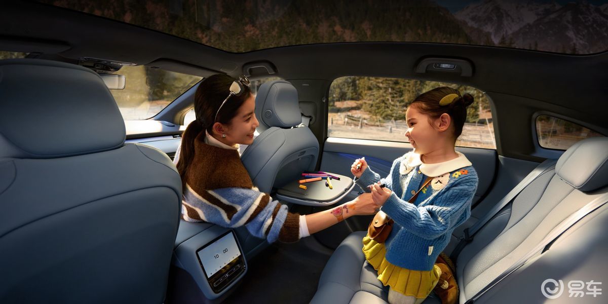 20万买C级新能源家轿 铂智7和小鹏P7+ 你怎么选?