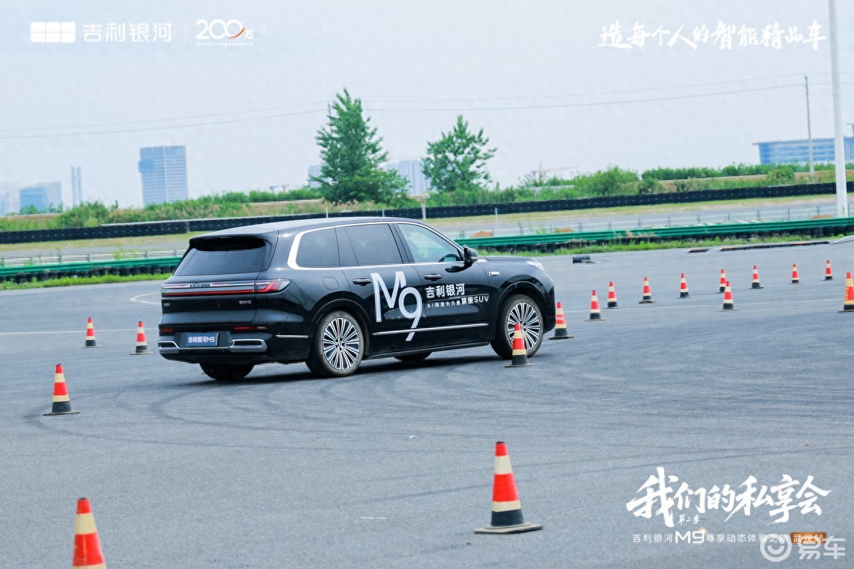 打破“大车不擅跑赛道”印象,吉利银河M9上演“稳如泰山”