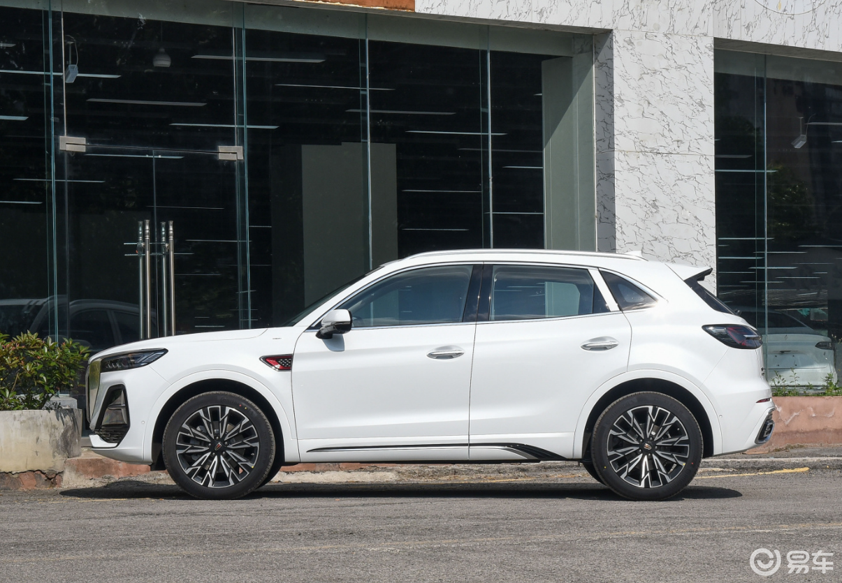 红旗hs5档次-后排-车身-易车