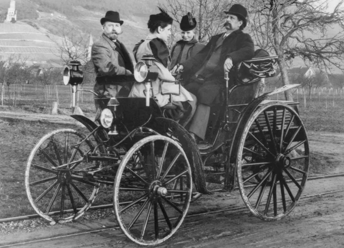 140岁高龄，奔驰尚能饭否？