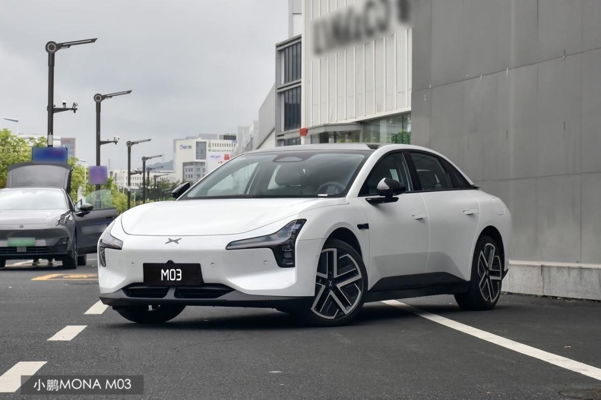 小鹏MONA M03与深蓝L06,谁更适合年轻人?