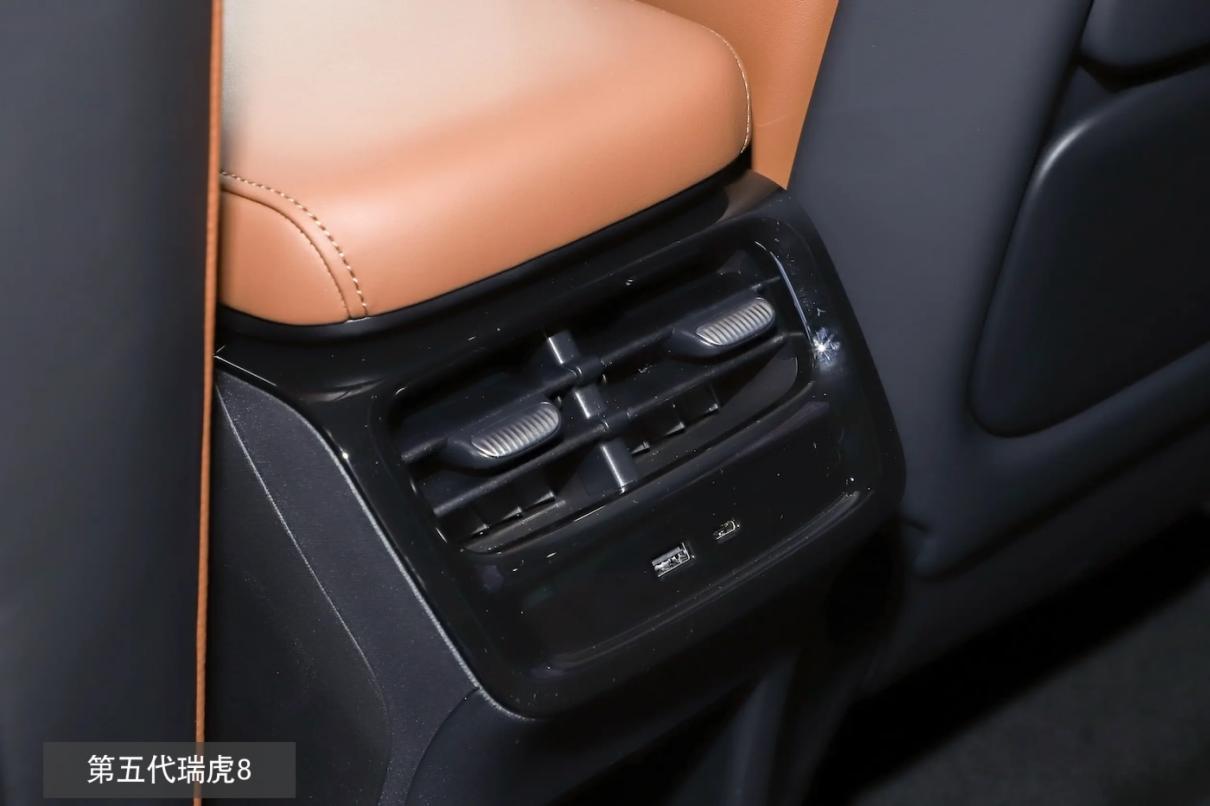 第五代瑞虎8 PK 第四代博越L，谁能让春节过得更潇洒？