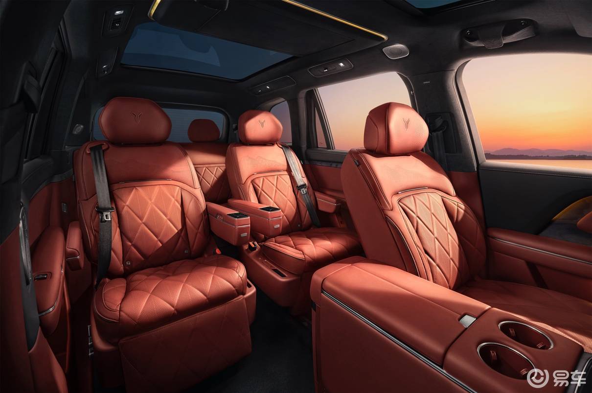 岚图泰山座舱山海环抱设计、超感AI座椅、全场景供电黑科技