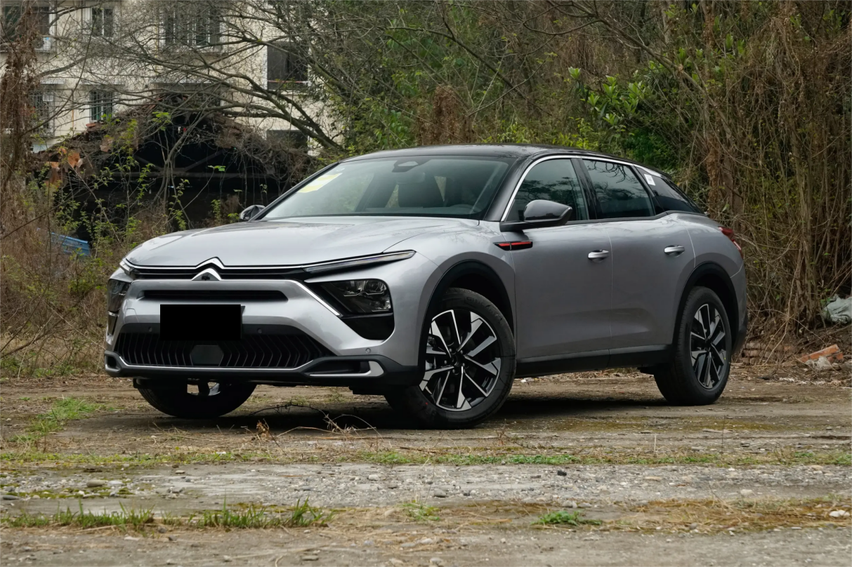 一口价11.37万起,新凡尔赛C5X上市,仍主打法系调校