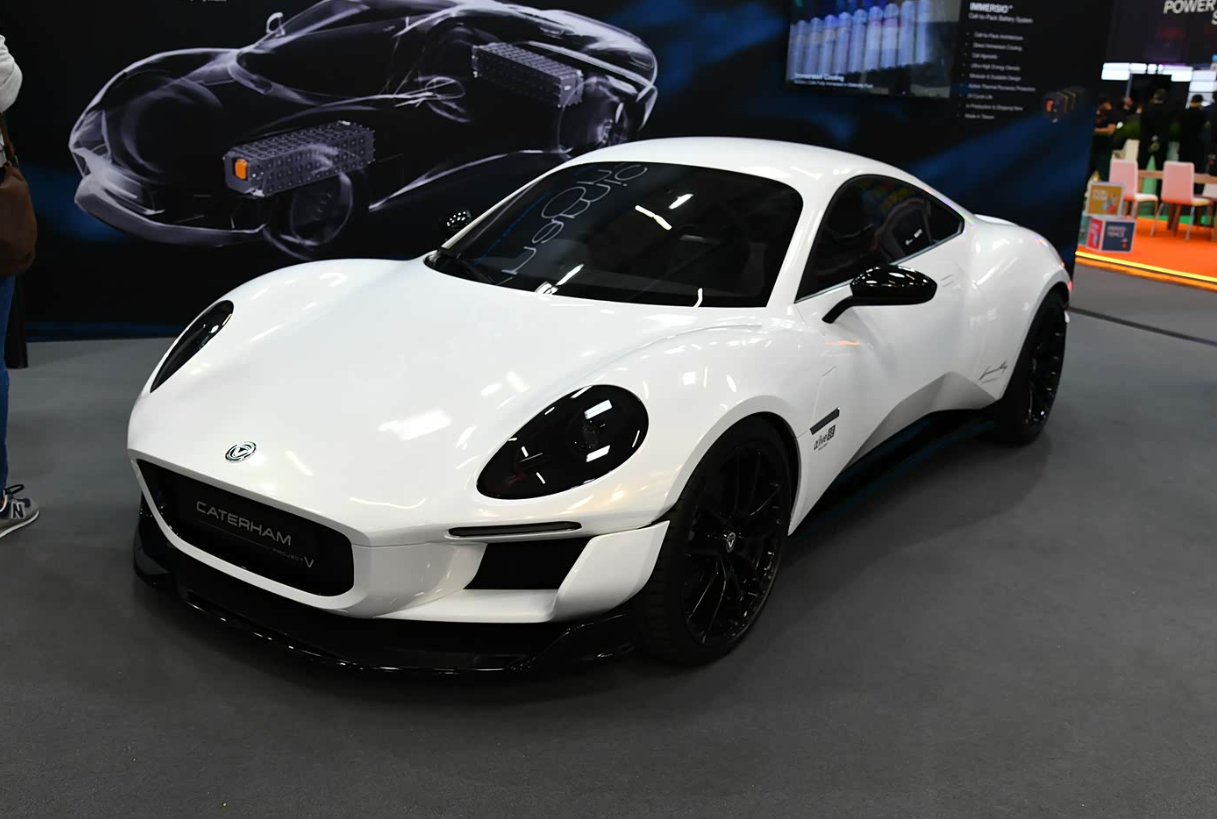 纯电跑车也主打“轻量化”？这车整备质量不到1.12吨