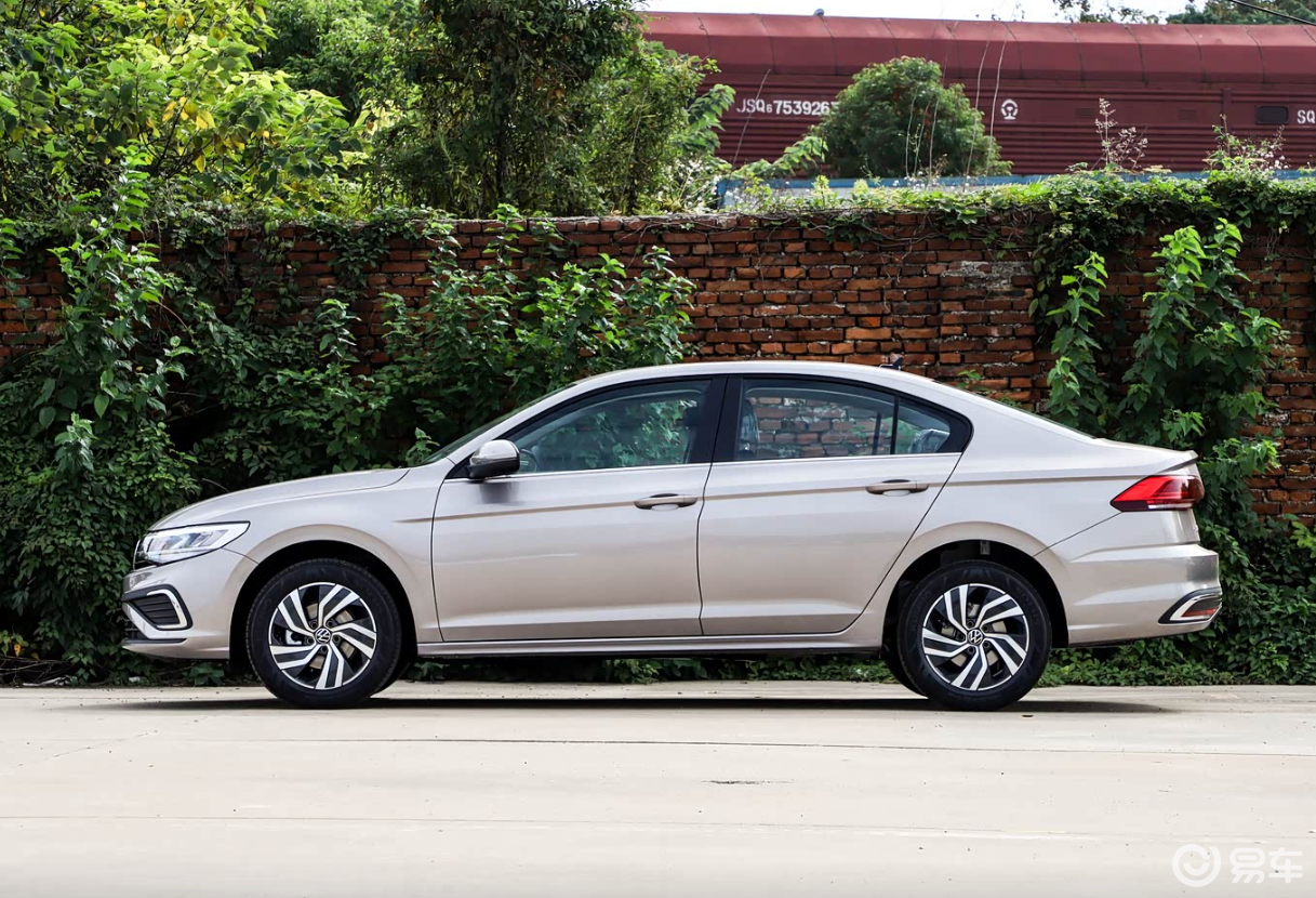 德系A级车价格下探!大众宝来直降3万,跌破9万区间