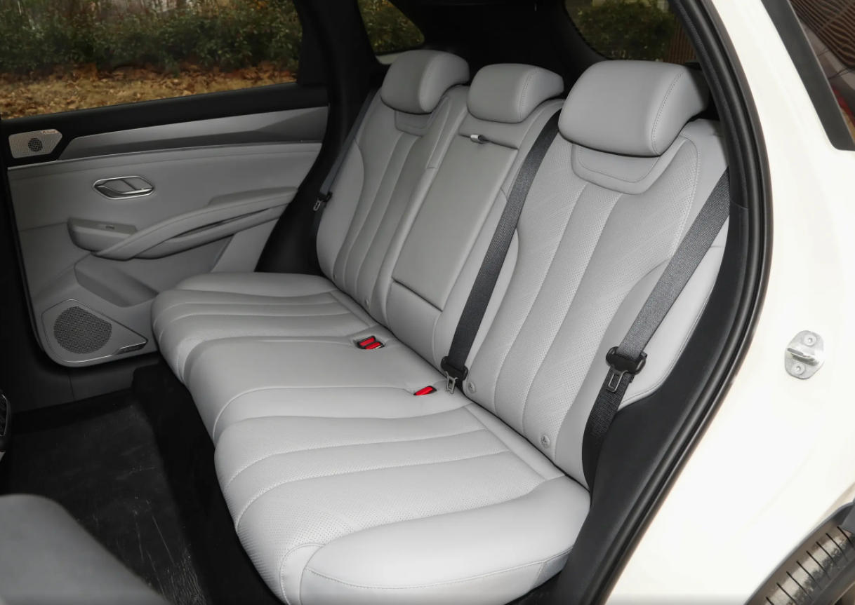 比亚迪宋Ultra EV,双球头麦弗逊+五连杆