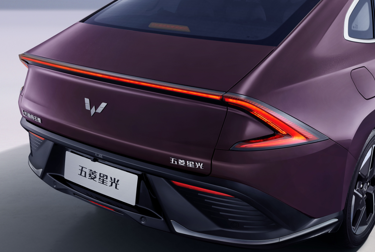 五菱星光纯电版采用单电机驱动_易车