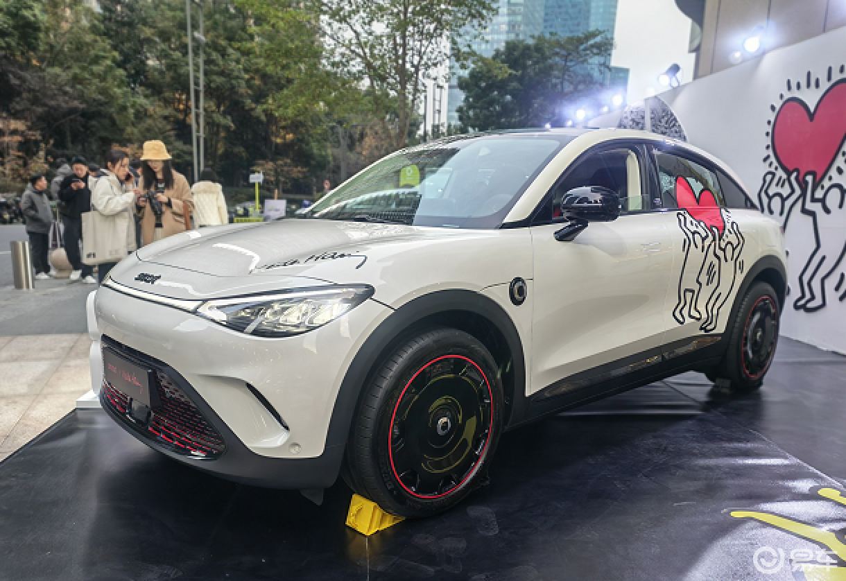 smart #3 Keith Haring限量版登陆杭州