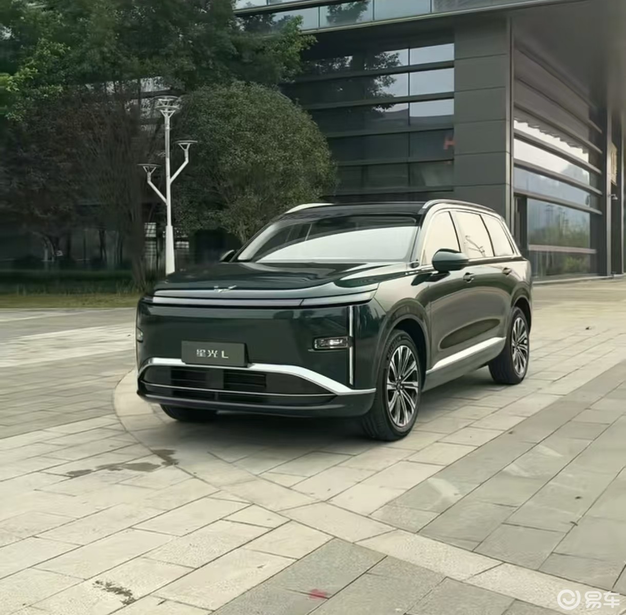 五菱星光L现身,标配灵语AI座舱+灵眸智驾