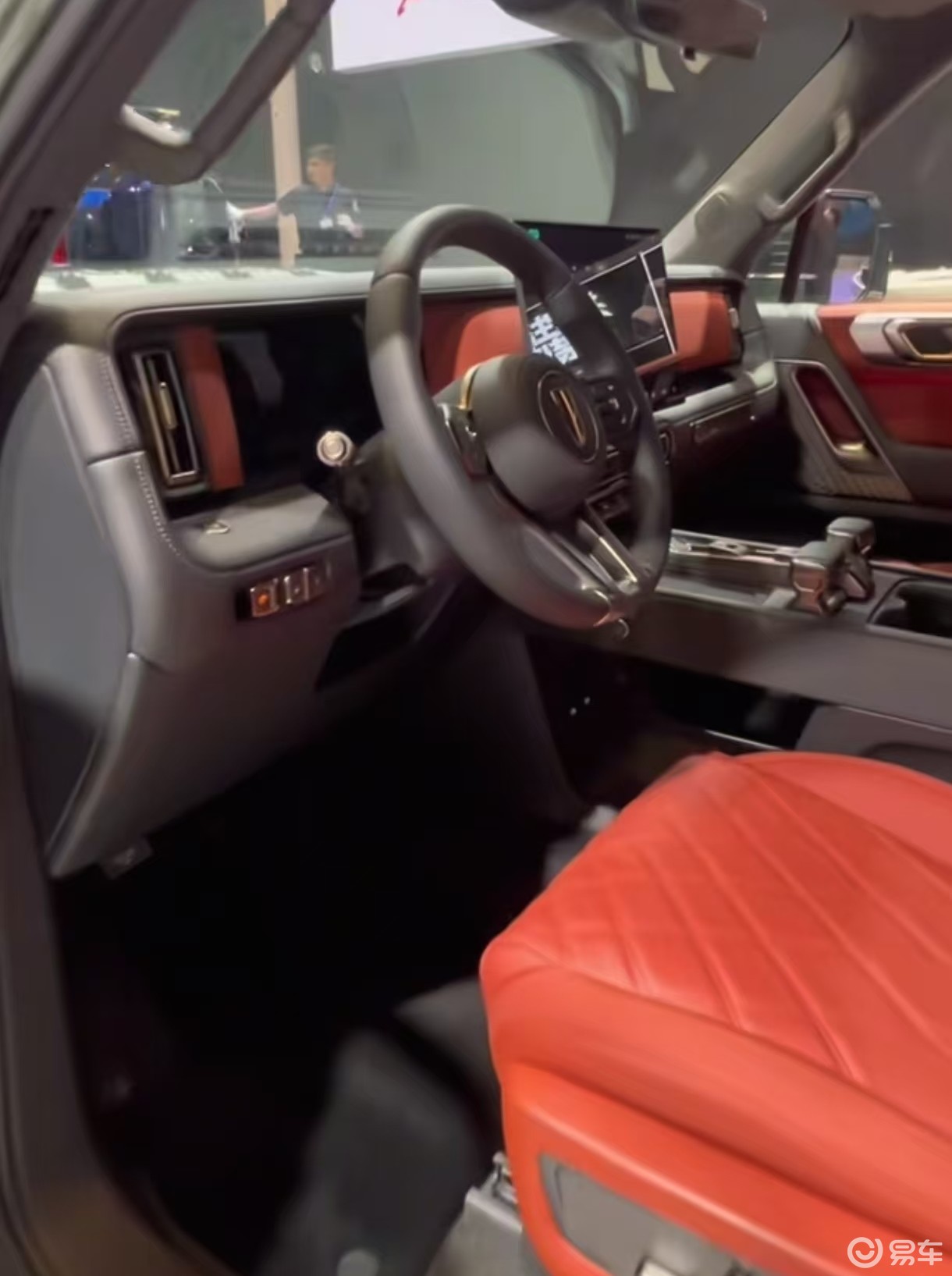 红旗越野亮相，外观威武霸气，2.0T增程器+四电机