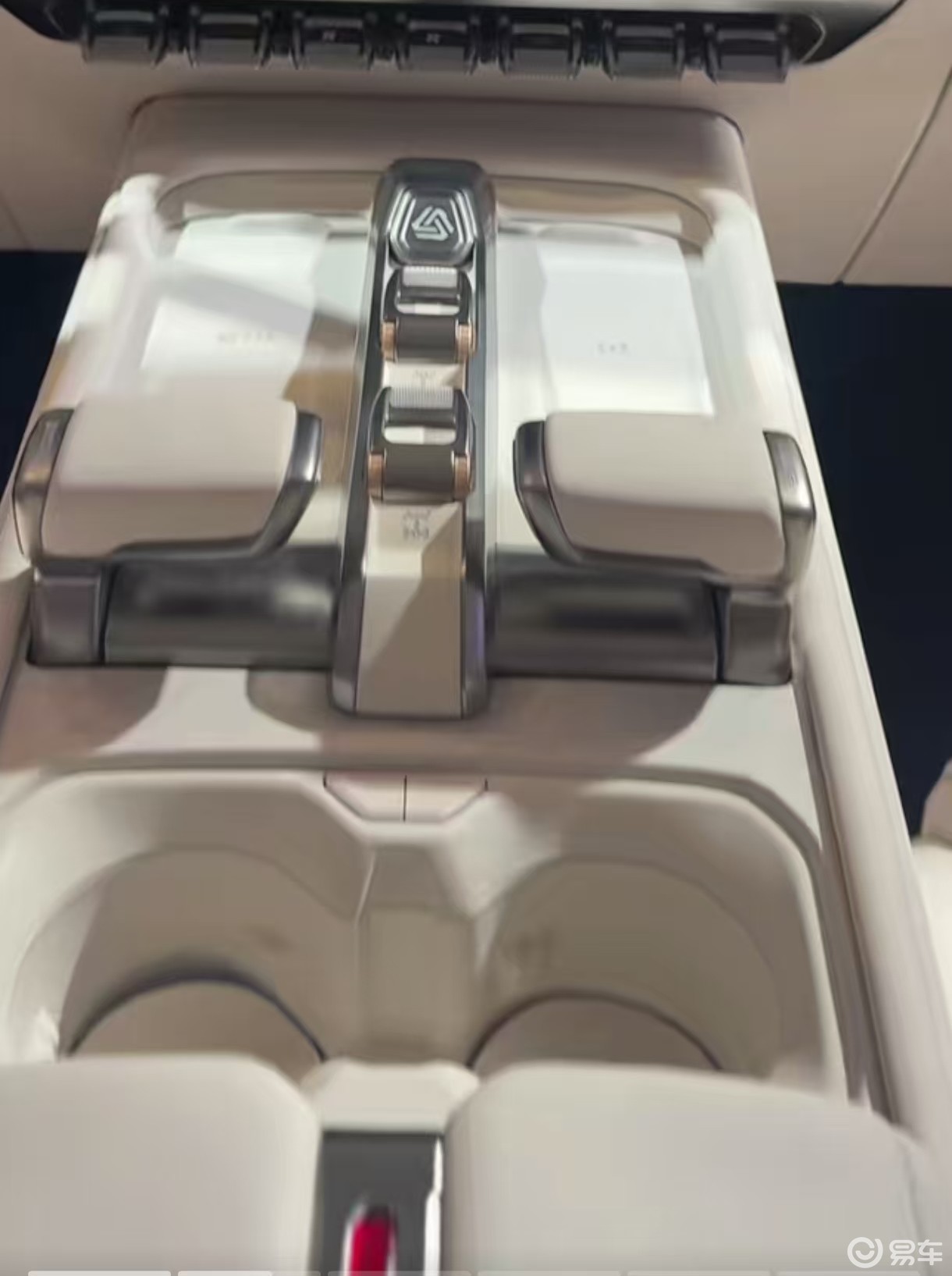 红旗越野亮相，外观威武霸气，2.0T增程器+四电机