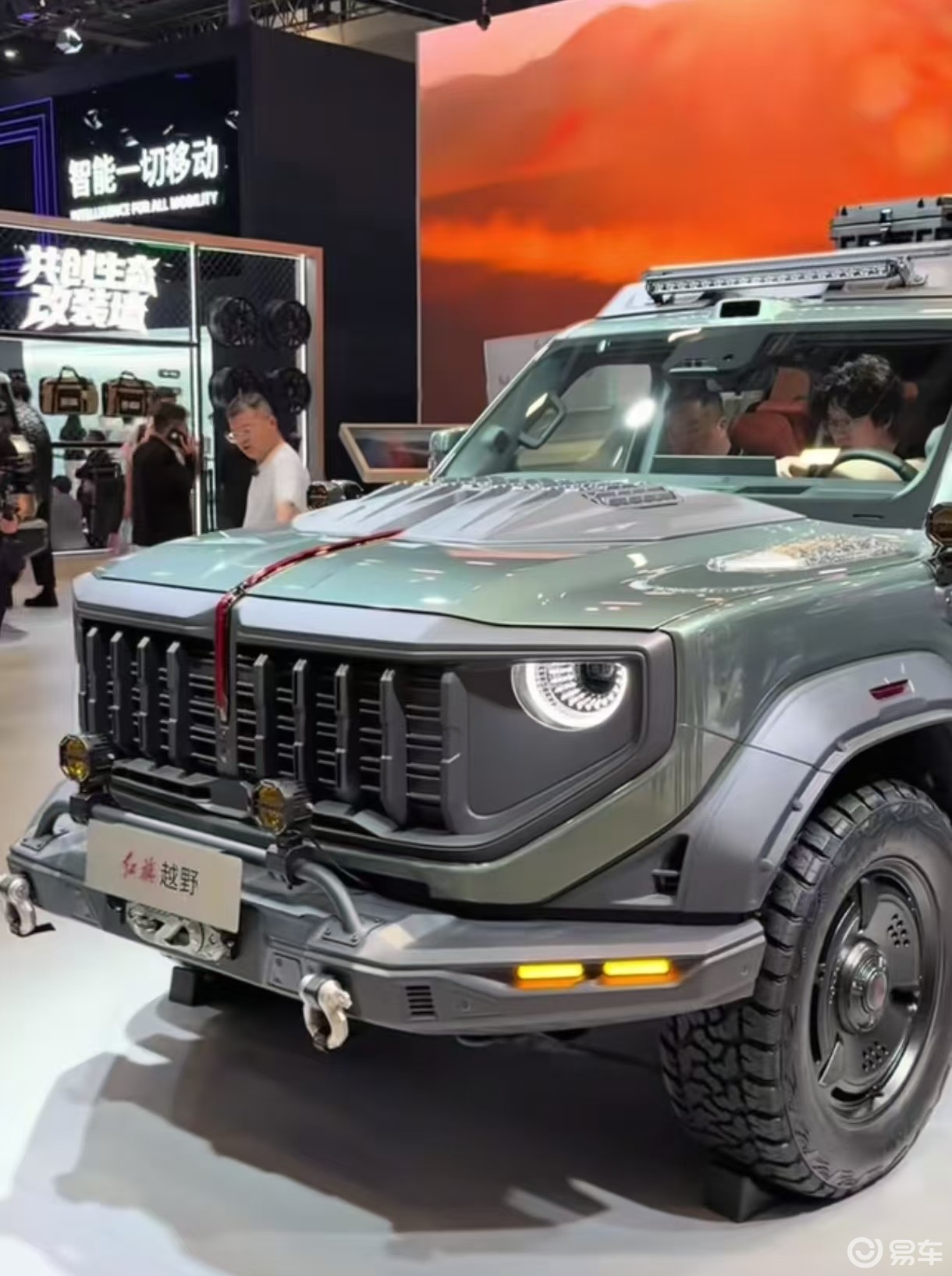 红旗越野亮相，外观威武霸气，2.0T增程器+四电机