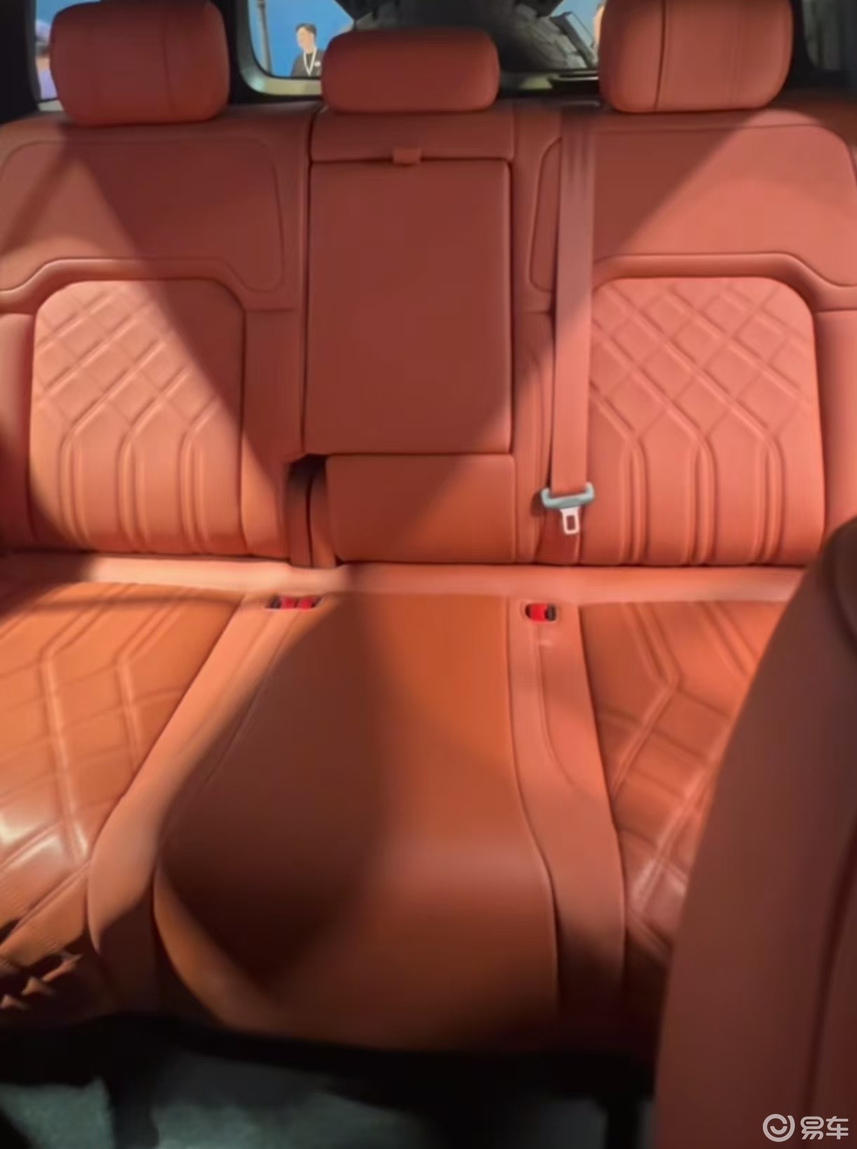 红旗越野亮相，外观威武霸气，2.0T增程器+四电机