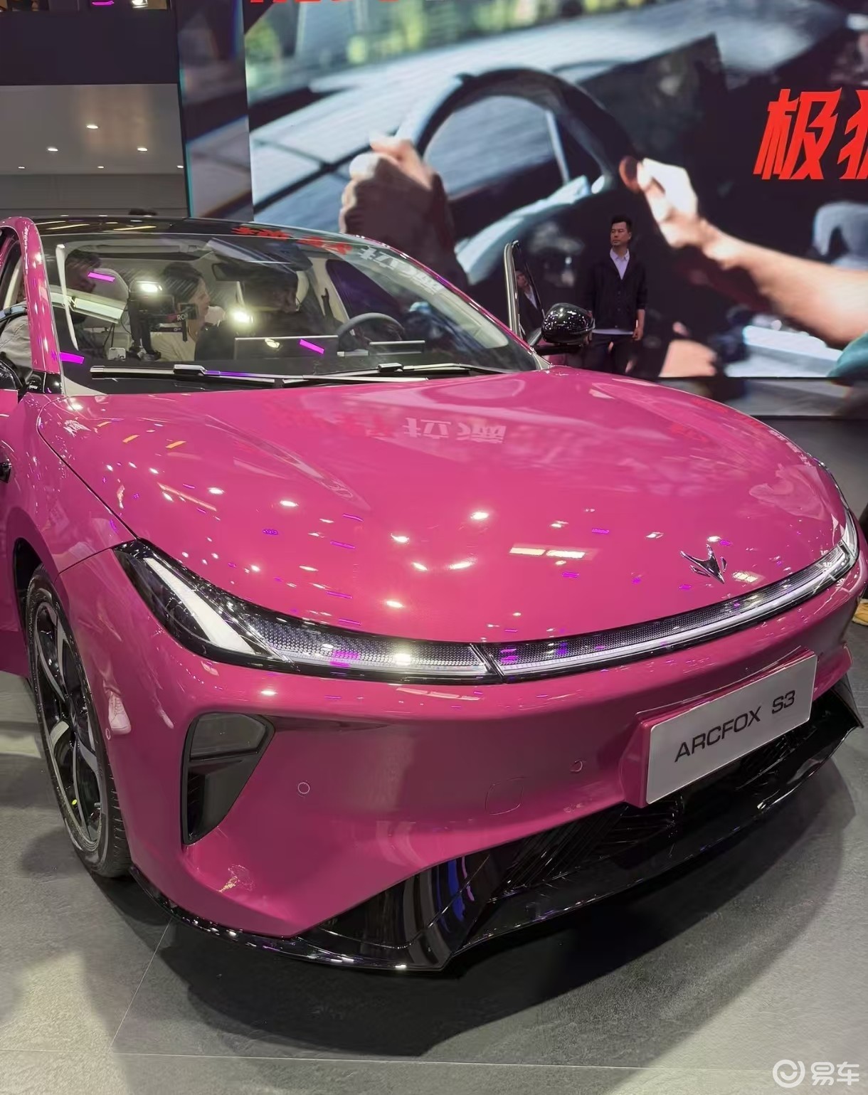 极狐S3亮相，外观漂亮，充电版和换电版，预售6.48万起