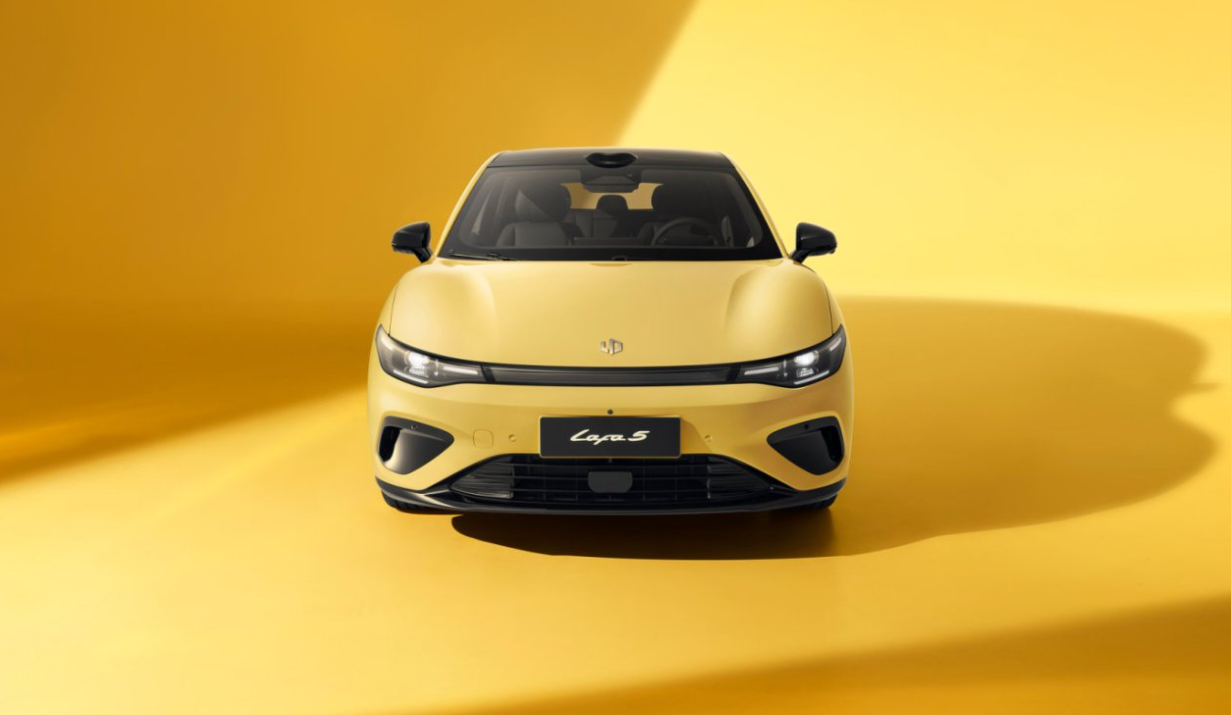 10万级个性对决零跑Lafa5与比亚迪海豚谁更懂年轻人？