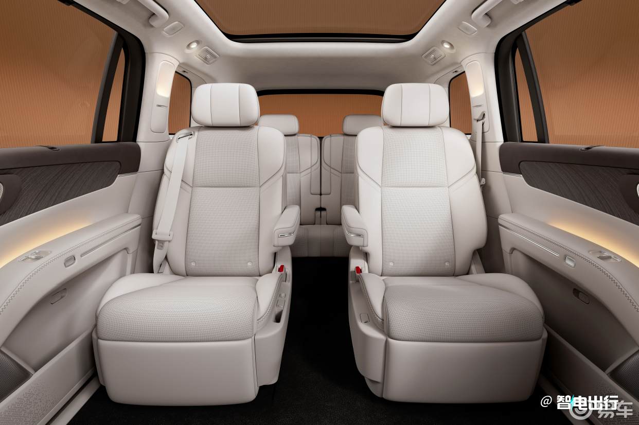 零跑D19+D99双旗舰车亮相！朱江明：明年卖100万辆