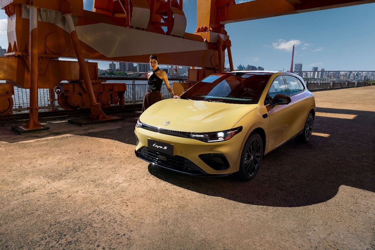 零跑Lafa5正式上市 重塑10万级纯电轿跑价值标杆