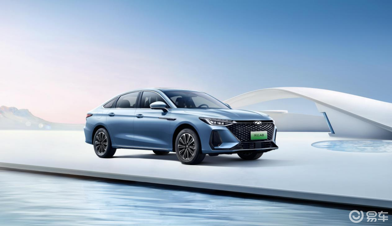匮电油耗4.2L，纯电续航127公里，奇瑞风云A8就来了
