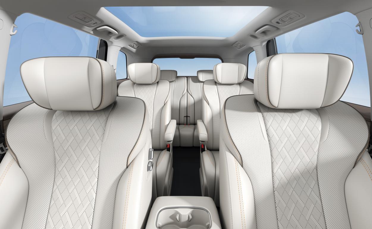 五菱星光L空间细节曝光：大六座“移动平层”让每排告别将就