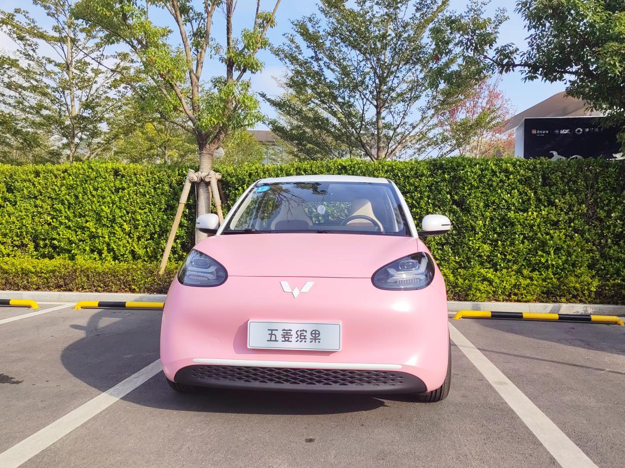 五菱缤果的长宽高分别为3950/1708/1580mm侧面则是依_易车