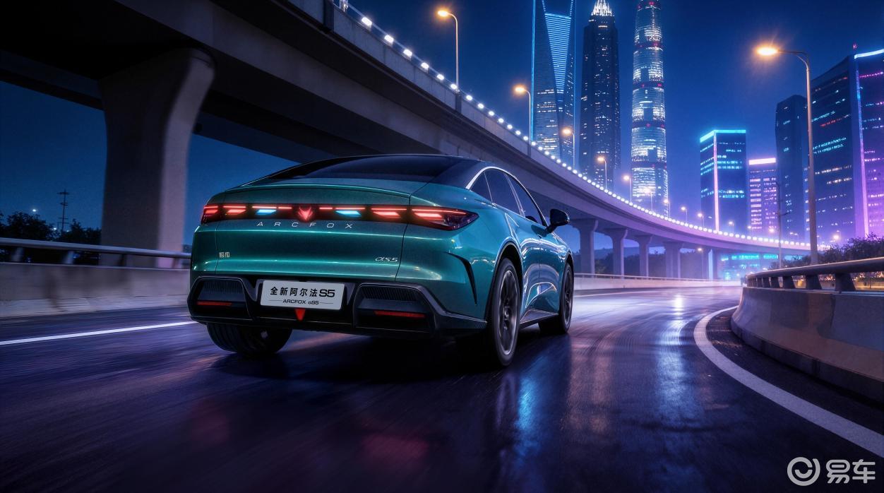 全新阿尔法S5预售，极狐扔进轿车市场的“深水炸弹”