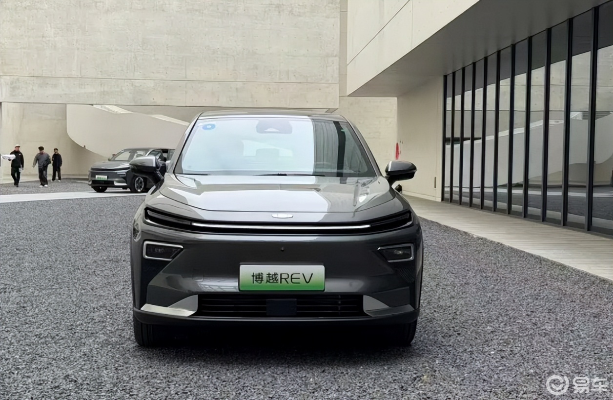 快充24分钟！博越REV配FSD悬架，油耗仅4.95L