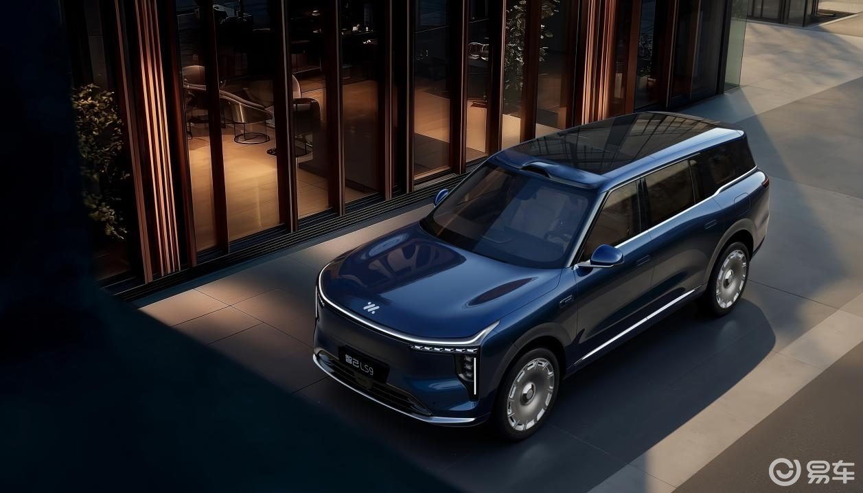 “陆家嘴揽胜”登场！智己LS9售32.28万起！