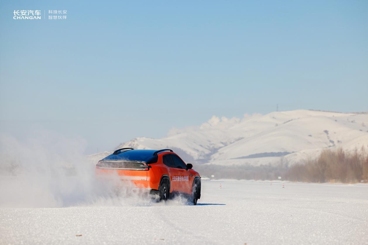 冰雪挑战显真章，长安数智新汽车“全家桶”齐上阵！