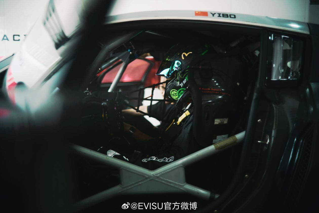王一博开奥迪R8 GT3下赛道练车，未来将登陆GT3赛事_易车