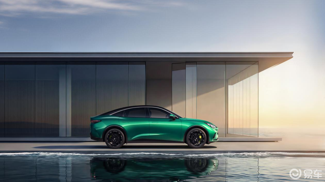 全新阿尔法S5曝光，小蓝灯+19扬+零重力座椅