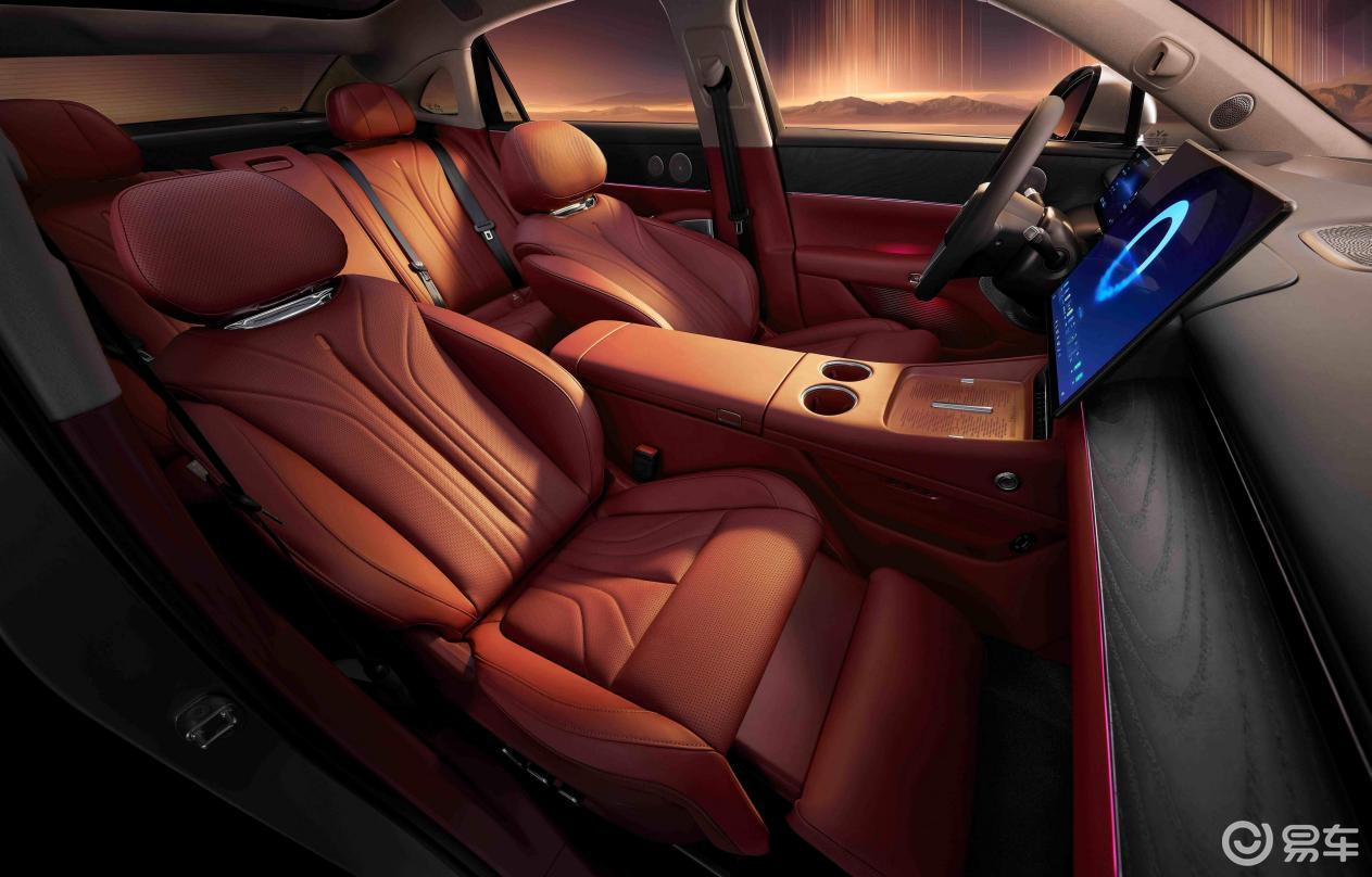 岚图追光L上市27.99万起，重塑中国豪华轿车新标杆