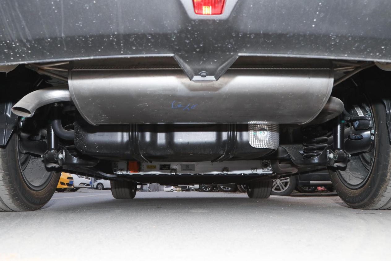 长安启源a05为前麦弗逊式独立悬挂 后扭力梁式非独立悬挂_易车