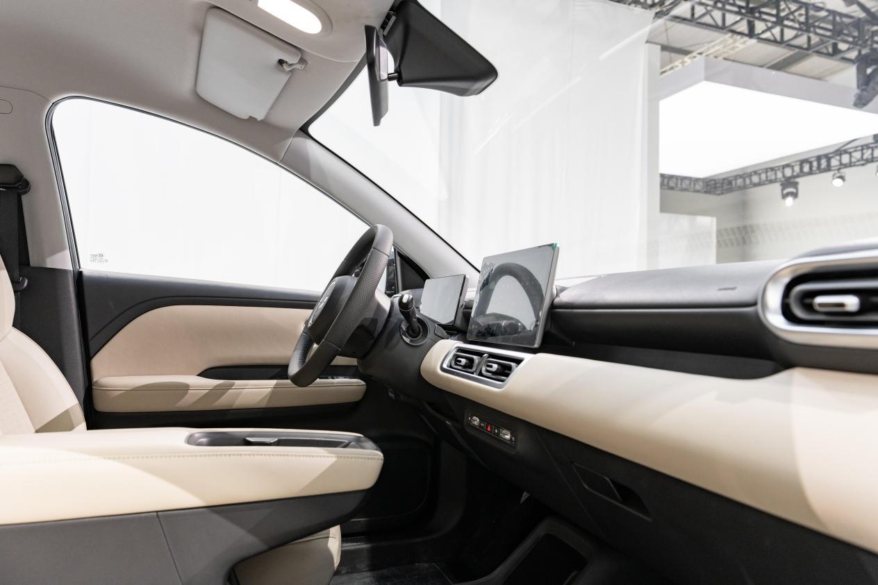 五菱缤果plus黑色-空间-后备厢-易车