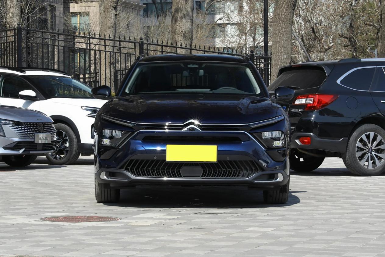 而近日根据官方消息显示,2024款雪铁龙凡尔赛c5 x将会在4月1日进行