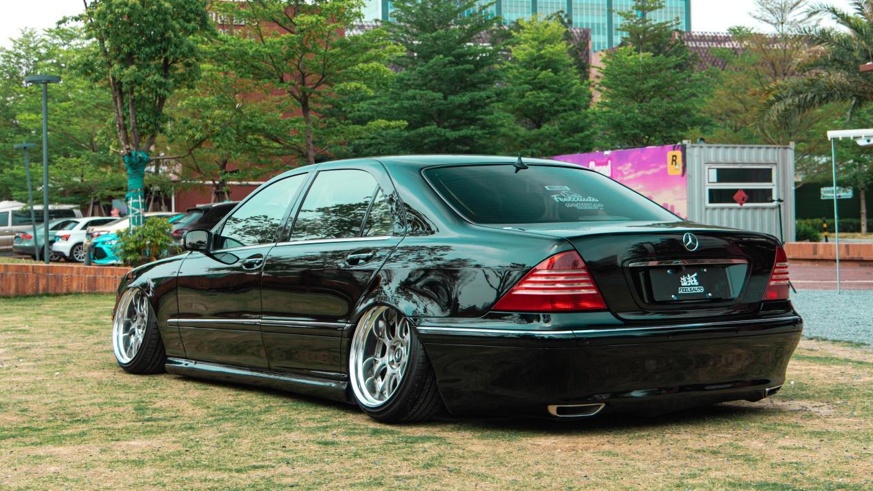 “蝴蝶奔”的优雅蜕变!奔驰S级邂逅JDM VIP改装美学