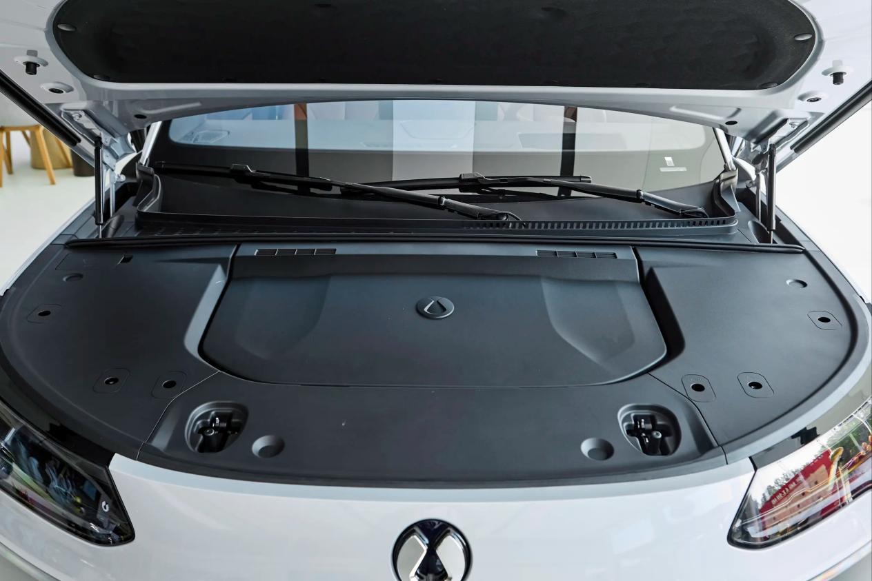 豪华大型SUV间的对决,腾势N9 DM和理想L9