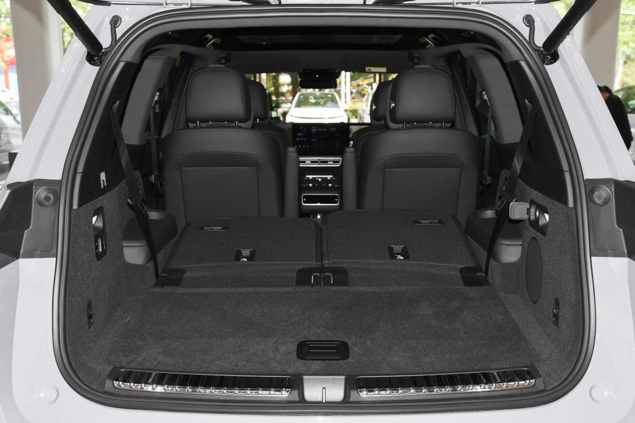 豪华大型SUV间的对决,腾势N9 DM和理想L9