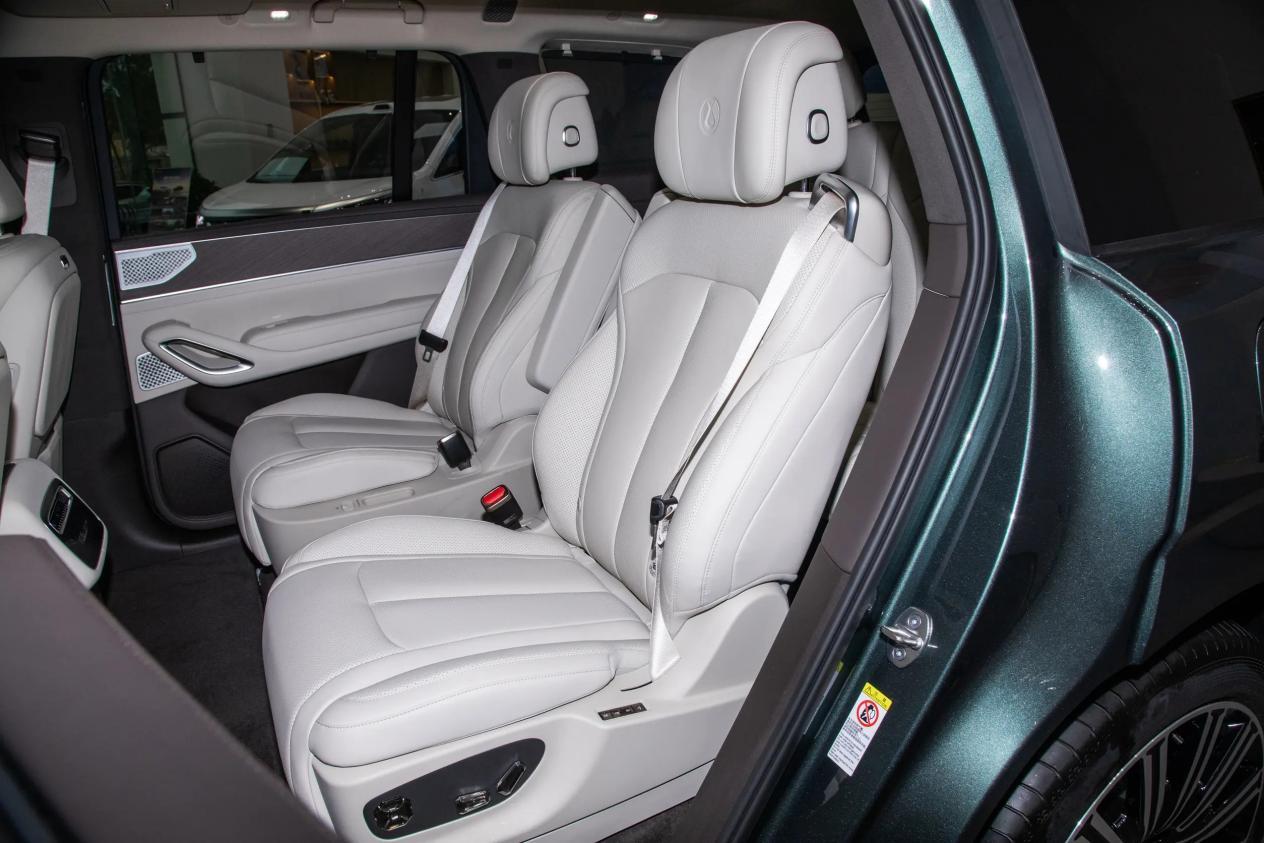 豪华大型SUV间的对决,腾势N9 DM和理想L9