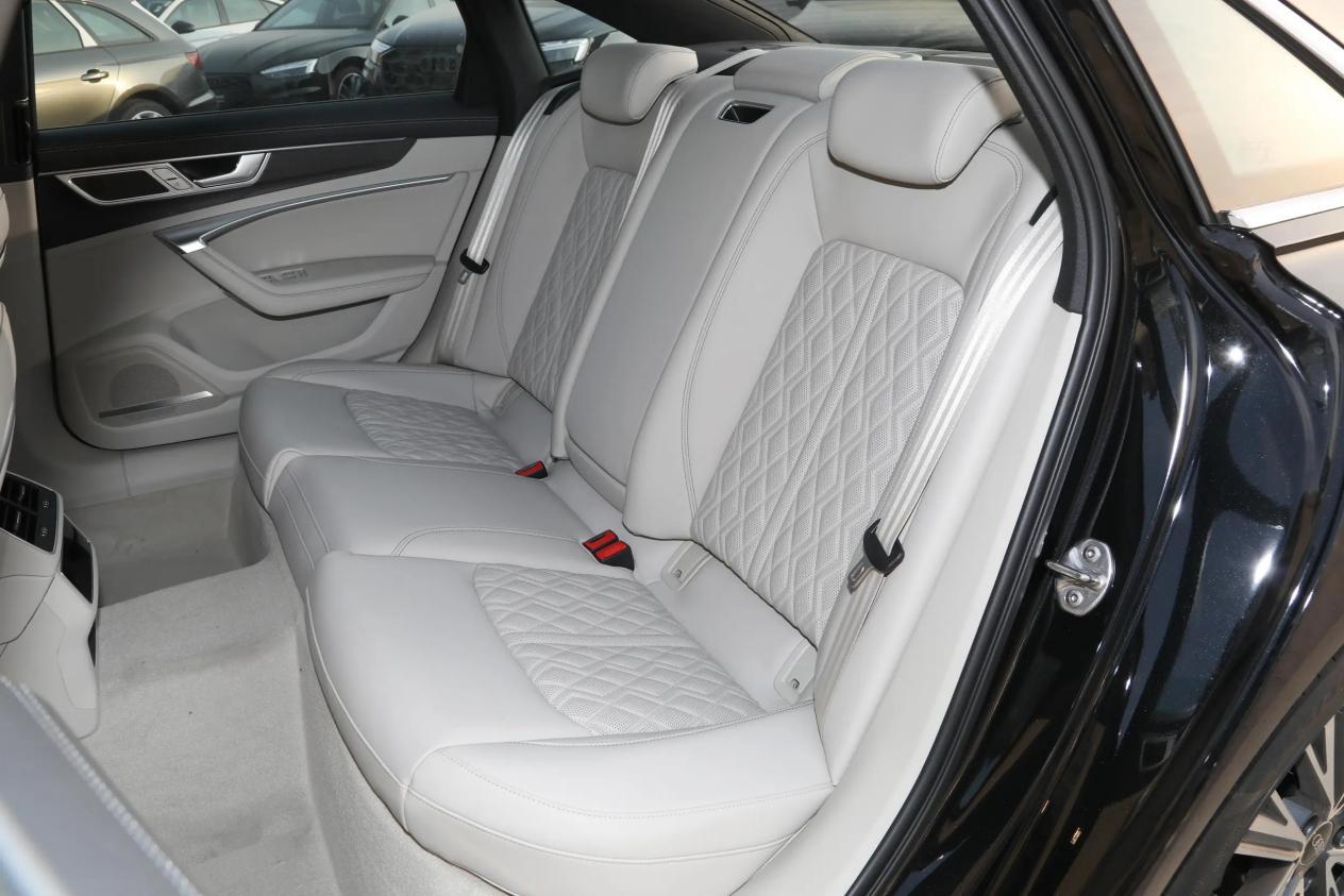 豪车之间的对决,凯迪拉克CT6和奥迪A6L,选谁更合适?