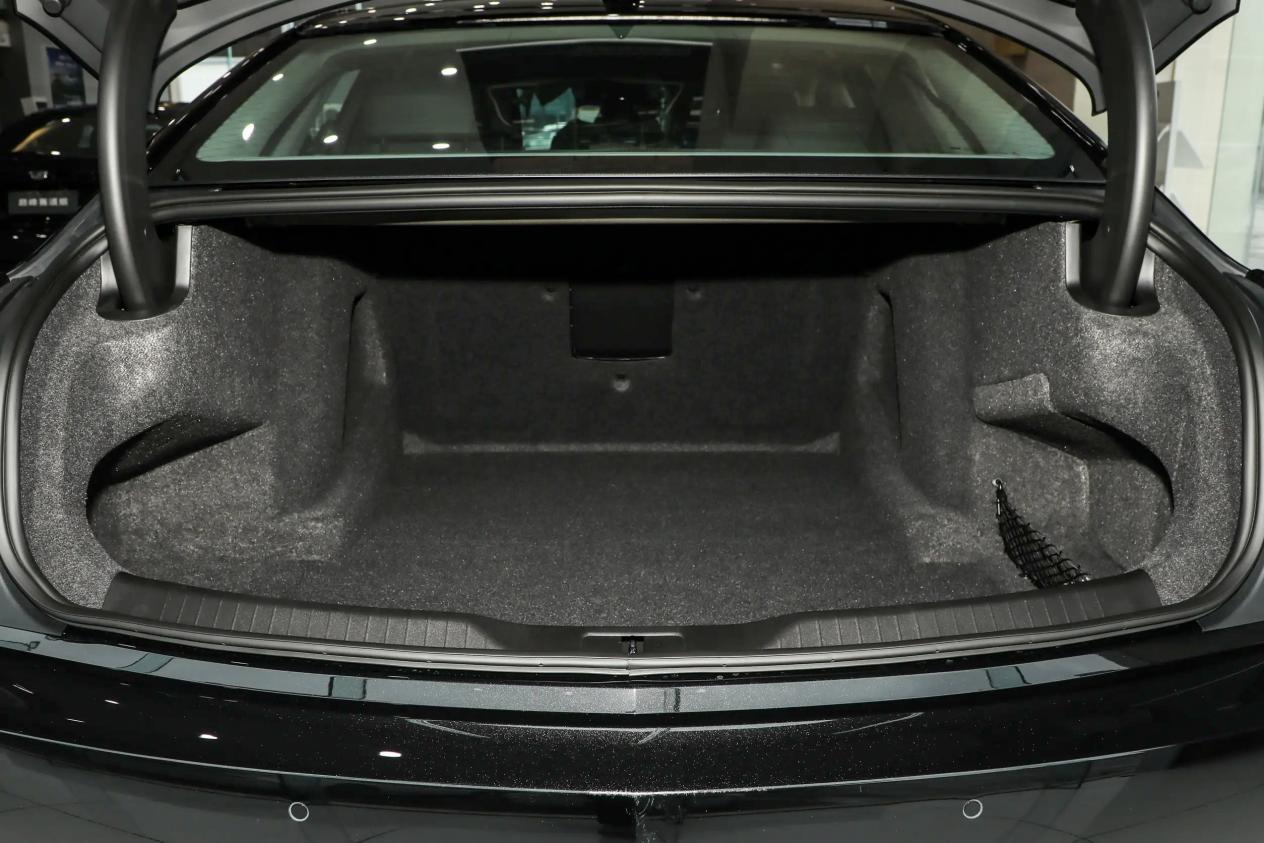 豪车之间的对决,凯迪拉克CT6和奥迪A6L,选谁更合适?