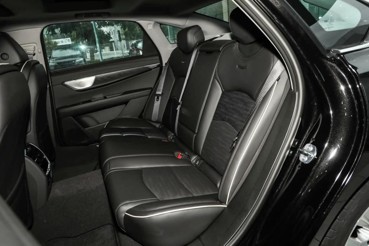 豪车之间的对决,凯迪拉克CT6和奥迪A6L,选谁更合适?