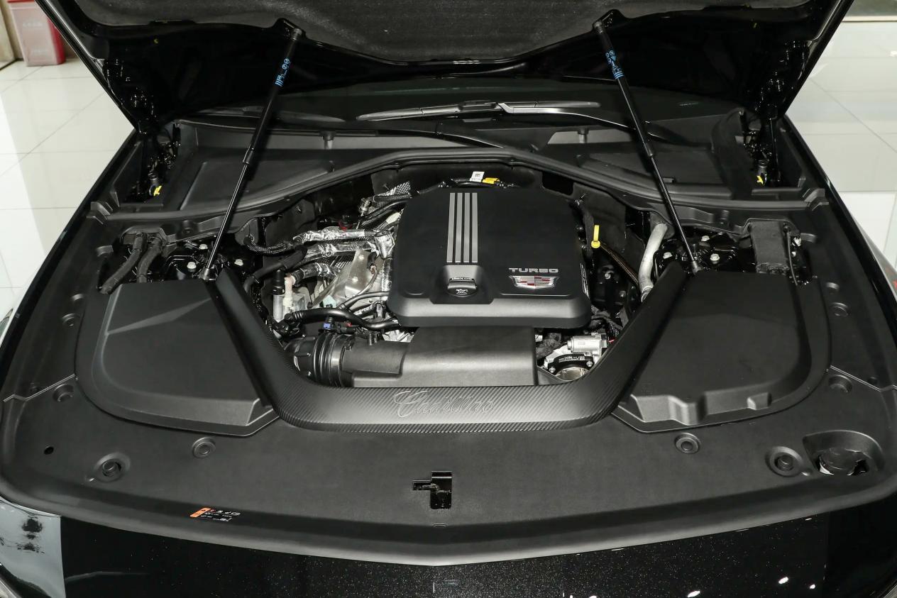 豪车之间的对决,凯迪拉克CT6和奥迪A6L,选谁更合适?