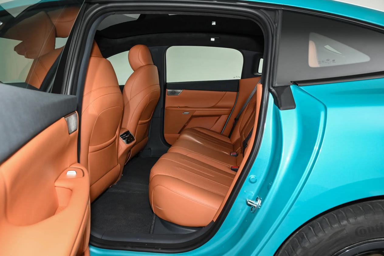 激光雷达+8295，轿跑配四驱，增程/纯电，续航650