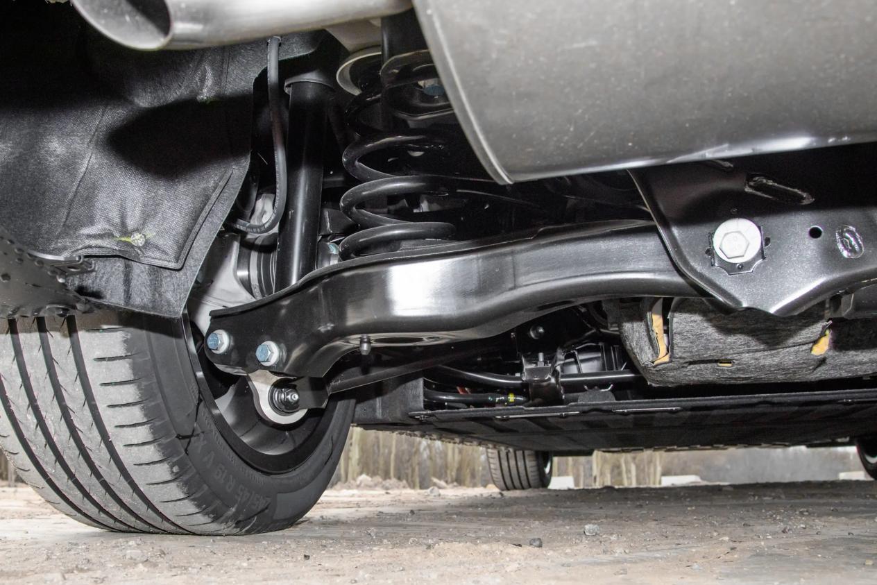 激光雷达+8295，轿跑配四驱，增程/纯电，续航650