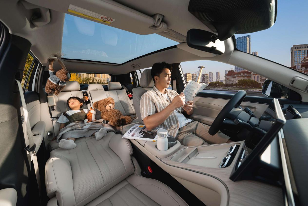 纯电210km综合1240km！埃安i60增程版闭眼入