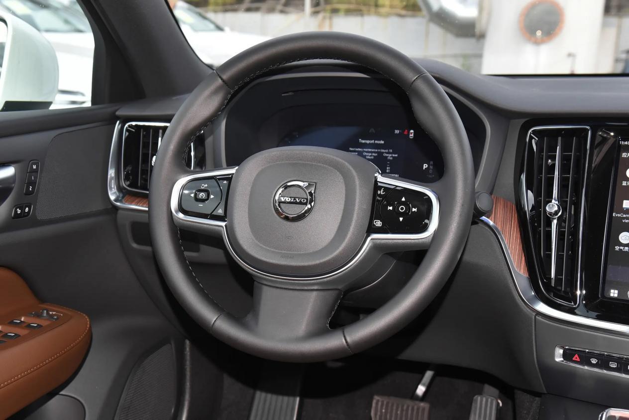 中型车的对决,沃尔沃S60和凯迪拉克CT5,到底该选谁?