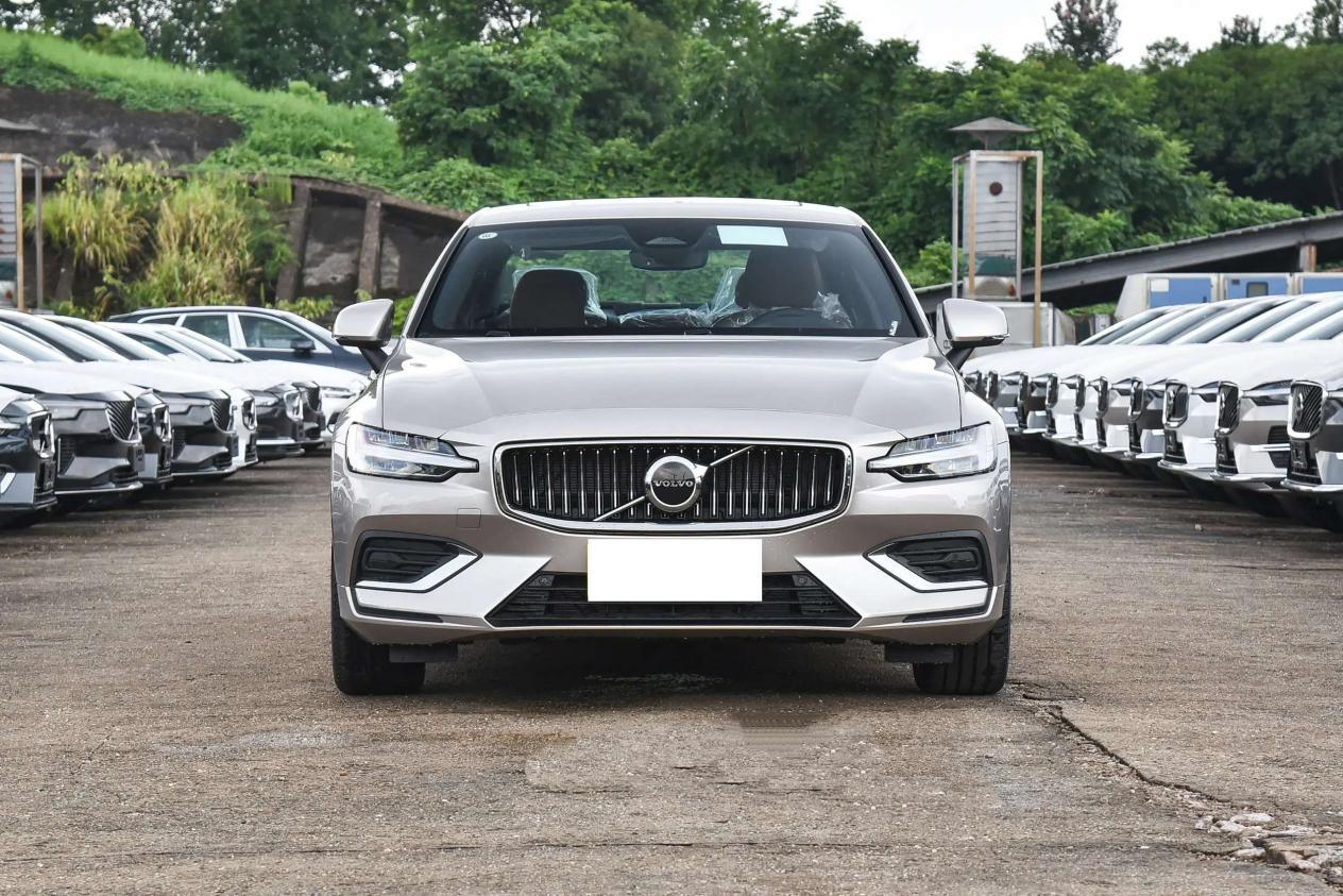 中型车的对决，沃尔沃S60和凯迪拉克CT5，到底该选谁？