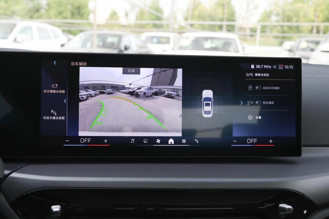 同阵营中型车PK,凯迪拉克CT5和宝马3系,选谁更合适?