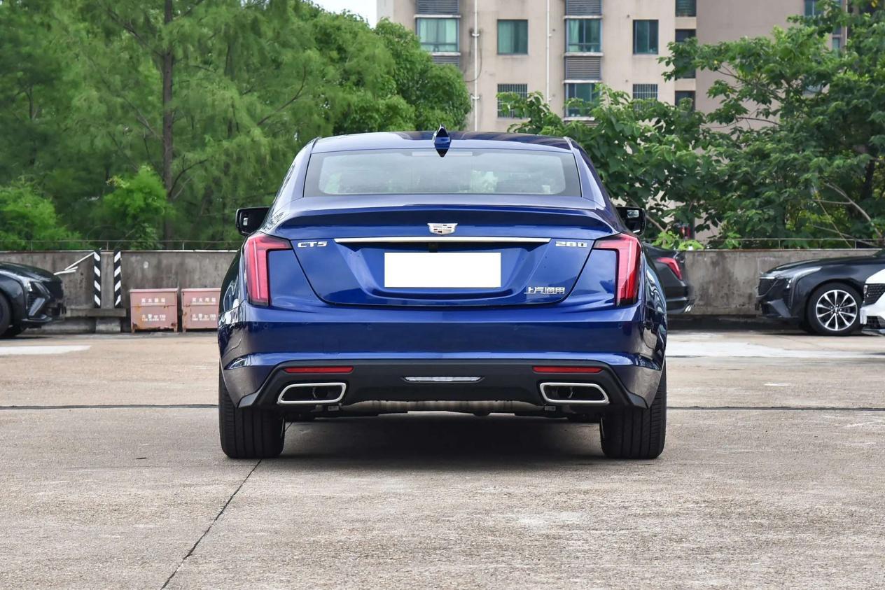 同阵营中型车PK,凯迪拉克CT5和宝马3系,选谁更合适?